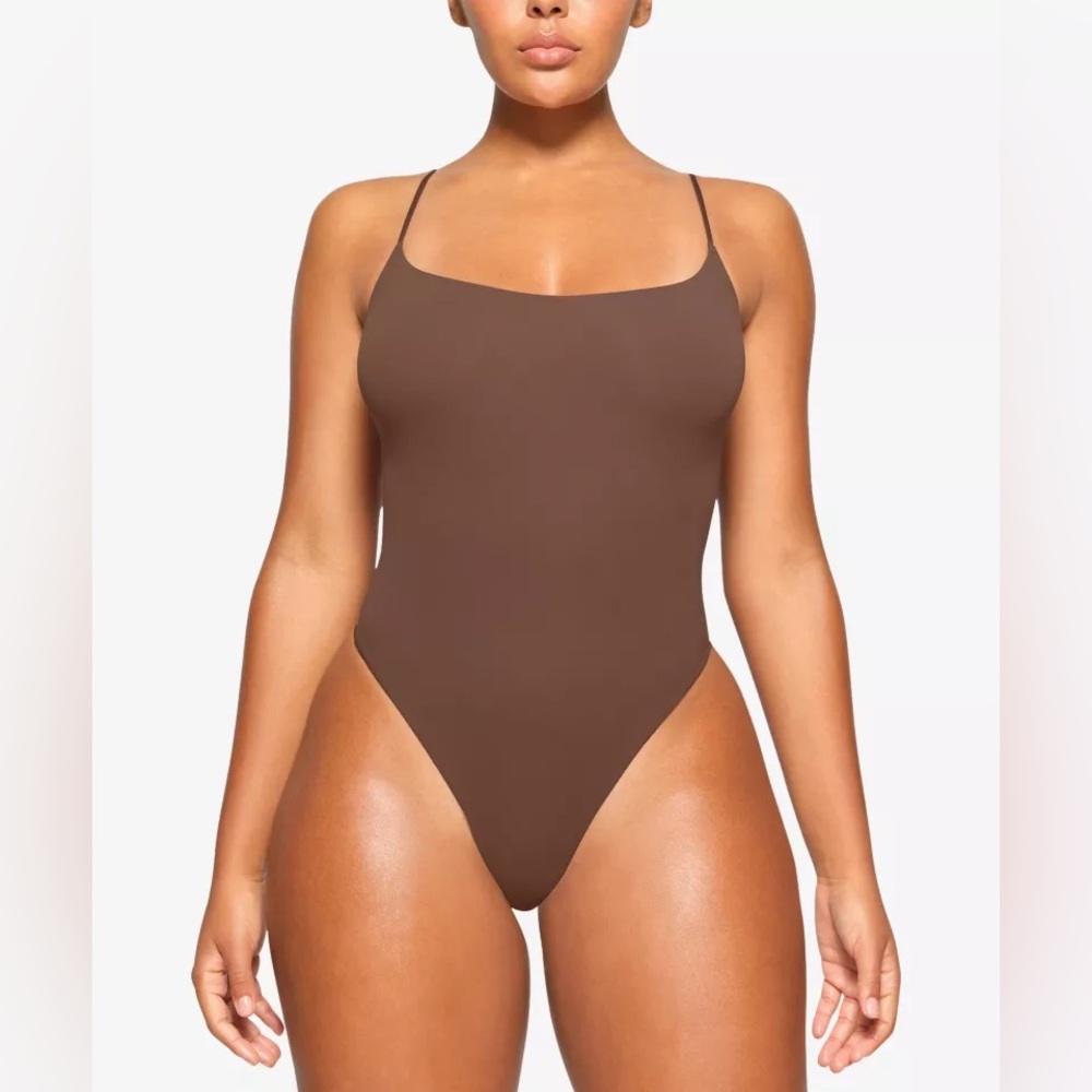 NWOT SKIMS Fits Everybody Cali Thong Bodysuit Oxide 2X - Picture 1 of 7